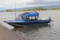 Photos - I ordered my 21 Ft Custom Weld Storm from Maxxum in January 07 and took delivery 8 weeks later.Picture taken last summer on the Columbia River. We get so many compliments about how beautiful our boat is. Thanks—Vern Wright